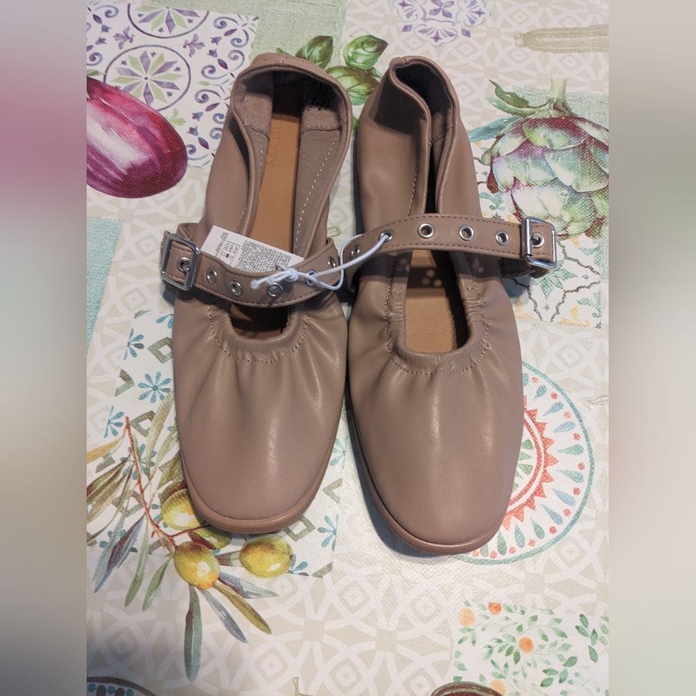 Women's Old Navy  Tan Buckle  Flats NWT